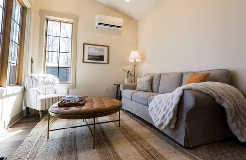 New Plymouth Cabin | Cozy Modern Cottage in the Trees - Hocking Hills