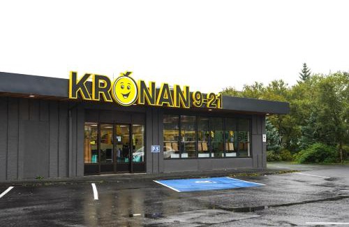 Arbær Apartment | Cozy modern flat in suburb near center