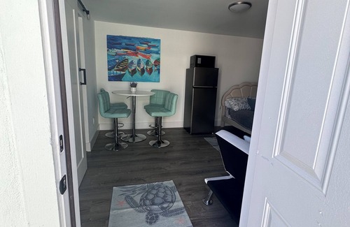 New Town Apartment | Cozy & modern guest house in Key West with AC, WiFi