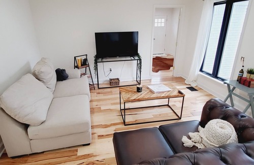 Lenox House | Cozy modern home in Midtown with amenities! UofM liberty bowl & CBU in 1 minute