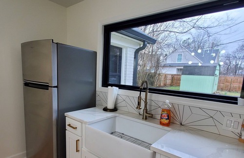 Lenox House | Cozy modern home in Midtown with amenities! UofM liberty bowl & CBU in 1 minute