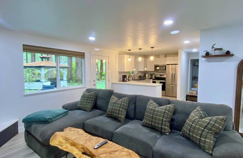 Peaceful Valley House | Cozy modern home near Mt. Baker