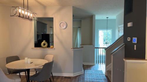 Waldorf House | Cozy, Modern Townhome by Mimi and Sandrine