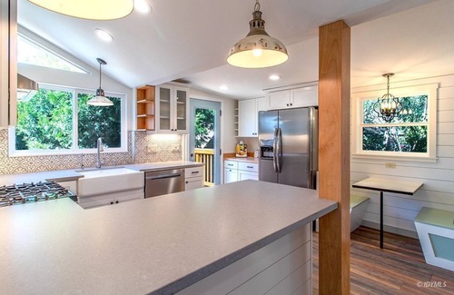 Idyllwild House | Cozy Modern Farmhouse Cabin. 2 bedrooms 1 bath. Air conditioned-Sleeps 4