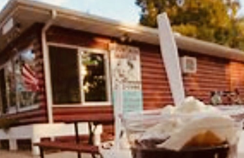 Monona House | Cozy Monona Cottage Near the Lake