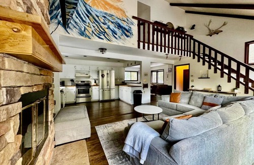 Cascade-Chipita Park Cabin | Cozy Mountain Cabin in Cascade, CO!