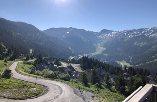 Flaine Apartment | Cozy Mountain Stay w/Balcony