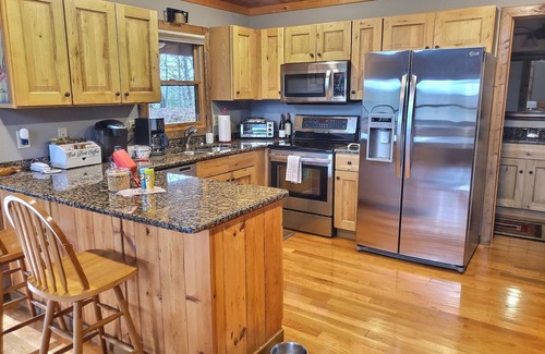 Mineral Bluff Cabin | Cozy Mountain Cabin, Game Rm, Movie Theater, Fire Pit! NO CLEANING FEE!