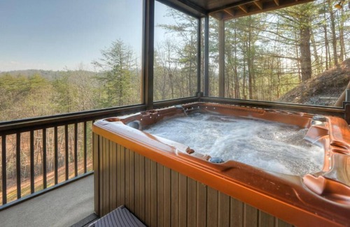 Mineral Bluff Cabin | Cozy Mountain Cabin, Game Rm, Movie Theater, Fire Pit! NO CLEANING FEE!