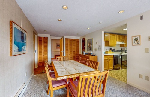 West Dover Condo | Cozy mountain condo w/fireplace, views, hot tub, pool, sauna, gym, shuttle, w/d