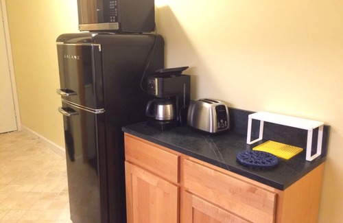 Warren Condo | Cozy Mountain Condo with Pool at Sugarbush and Warren Village