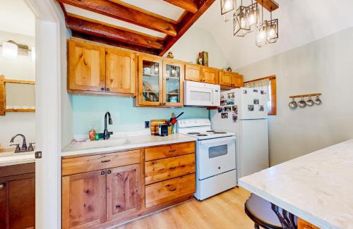 Proctorsville Apartment | Cozy Mountain Getaway