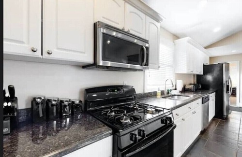 Birch Hill House | Cozy Mountain Getaway - Hot Tub & Game Room