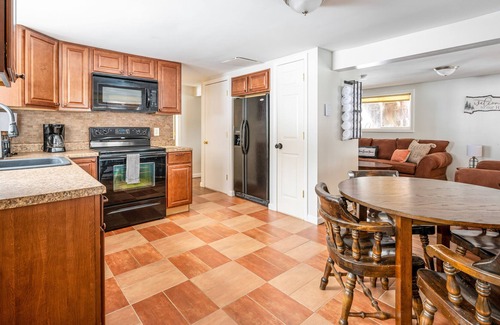 Hunter Ski Chalet | Cozy Mountain Retreat - 3 min to Hunter Mountain Ski Resort