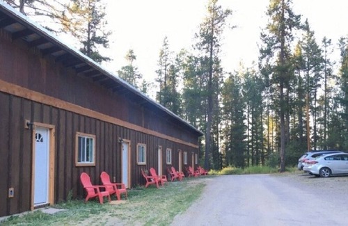 Coram Apartment | “Cozy Mountain Suites - #3 just 5 minutes from Glacier Park”