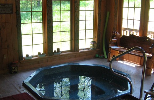 Newfoundland Cabin | Cozy Mountain Top Log Home on Private 50 Acre Woodland. Your Retreat Awaits.