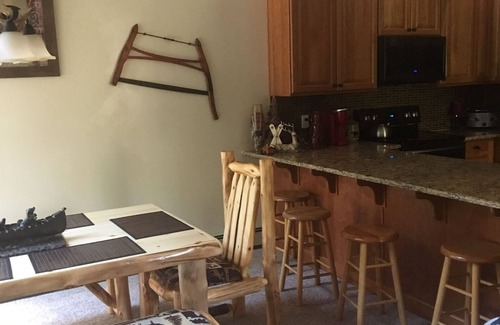 Bartlett House | Cozy Mountain Townhouse on Attitash – Minutes to Story Land & Hiking Trails