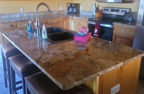 Duck Creek Village Cabin | Cozy Mountain Retreat/Great For Reunions, Family Retreats, Room For Tents!