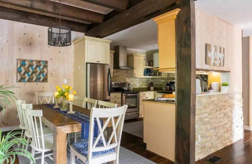 Muskoka Lakes Cottage | Cozy Muskoka Cottage Ideally located between Bracebridge and Port Carling