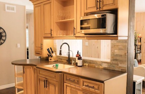 Muskoka Lakes Cottage | Cozy Muskoka Cottage Ideally located between Bracebridge and Port Carling