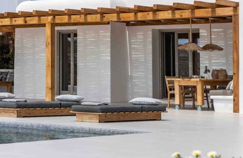 Xilokeratidi Villa | Cozy Mykonos villa with heated pool and jacuzzi!