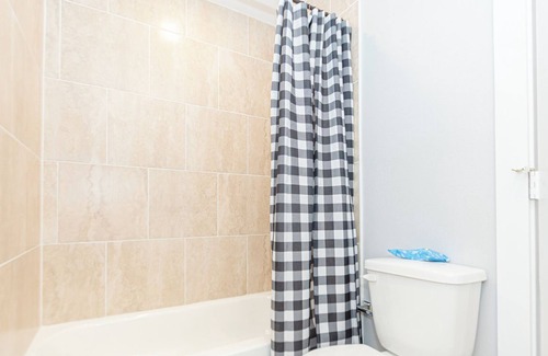 North Shore House | Cozy nature filled vacation home in Houston