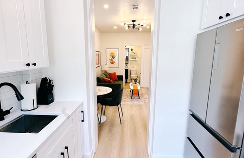 Evanston Apartment | Cozy Neighborhood Escape: Near Northwestern-Chicago-Beaches & More