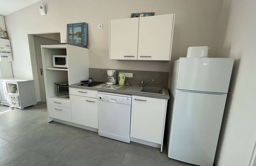 L'Epine House | Cozy New House Near Beach with Garden, Terrace, Parking – Sleeps 3, L'Épine