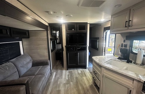 Wyoming House | Cozy new RV steps from beautiful Lake Huron