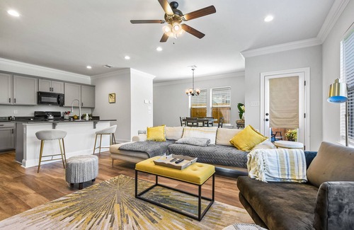 Highlands - Perkins House | Cozy, New & Spacious Townhome Near LSU