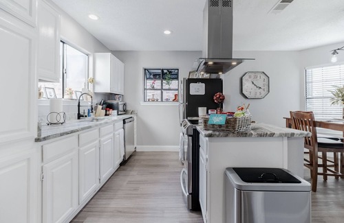 Lewisville House | Cozy Newly Renovated Entire Residential Home