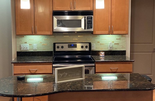 Greenway Plaza-Upper Kirby Apartment | Cozy Night Stay In River Oaks