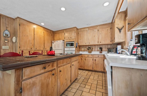 Rangeley House | 🐾Cozy Nights - Dog friendly home on the Eastern Shore of Rangeley Lake