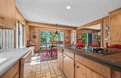 Rangeley House | 🐾Cozy Nights - Dog friendly home on the Eastern Shore of Rangeley Lake
