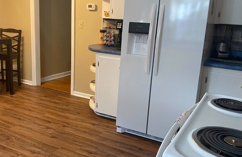 Maryville House | Cozy NOLA-Themed 2 Br/2Ba Near Tail of the Dragon