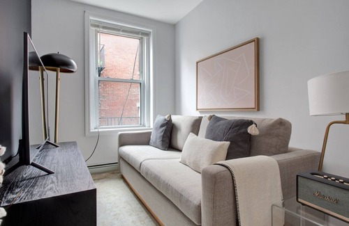 North End Apartment | Cozy North End 2BR steps from Harborwalk by Blueground
