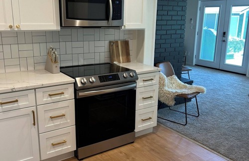 West End House | Cozy North Tacoma Guest Suite - close to beaches, parks & mountains