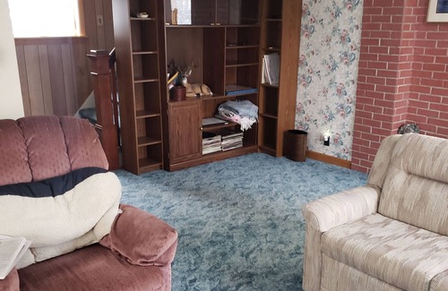 Monticello House | Cozy Northern Maine retreat. All the amenites of home. See the Solar Eclipse!