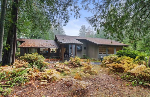 Shelton Condo | Cozy Oasis 3bed 2 bath Sleeps 7 TV 75” Haven Pool Trails