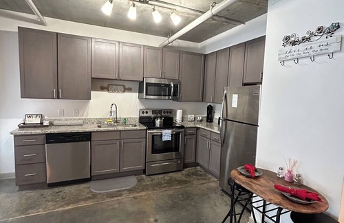 Shockoe Bottom Apartment | Cozy Oasis Downtown Richmond, Patio, Wifi-Free parkingMins to VCU