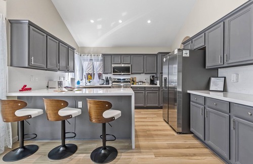 Paradise Valley Village House | Cozy Oasis Escape Hot Tub Fire Pit Fast WiFi