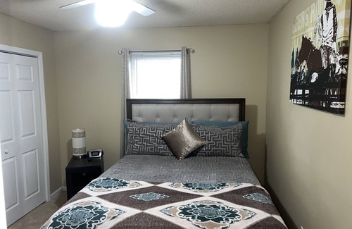 River District House | Cozy Oasis On 5th Ave mins. from Downtown Vibrant Nightlife and Dining Scene!