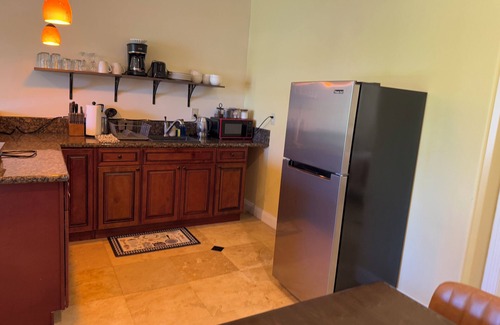 Hakalau Apartment | Cozy Oceanfront Escape Sleeps 7