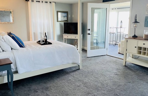 Plymouth Apartment | Cozy Oceanfront Studio with Amazing Views.