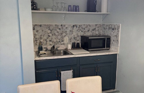 Herndon House | Cozy One-Bed Apartment in Heart of Herndon.