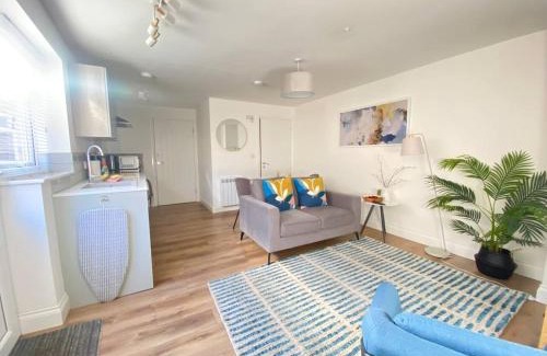 Ely Apartment | Cozy One Bed Flat at Dawe Luxury Suites - An Entire Apartment near Ely Cathedral & Train Station - The Perfect Base to Explore Ely, Cambridge, Norfolk & London - 2 Guests Max & Pet Friendly