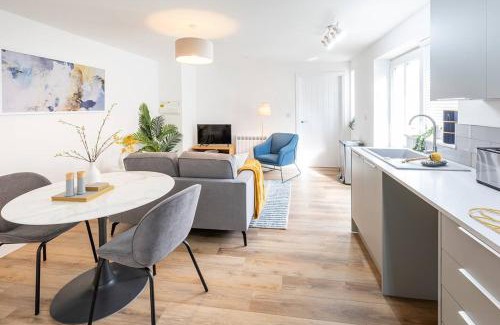 Ely Apartment | Cozy One Bed Flat at Dawe Luxury Suites - An Entire Apartment near Ely Cathedral & Train Station - The Perfect Base to Explore Ely, Cambridge, Norfolk & London - 2 Guests Max & Pet Friendly
