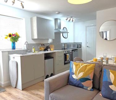 Ely Apartment | Cozy One Bed Flat at Dawe Luxury Suites - An Entire Apartment near Ely Cathedral & Train Station - The Perfect Base to Explore Ely, Cambridge, Norfolk & London - 2 Guests Max & Pet Friendly