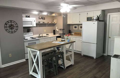 Durhamville House | Cozy one-bedroom rental steps from the lake with full amenities