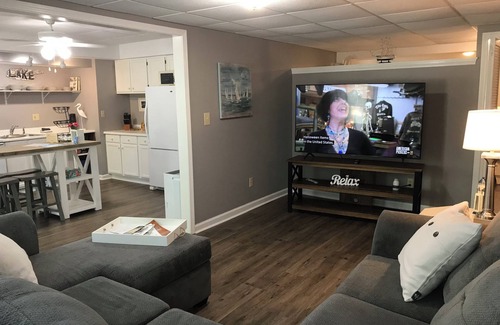 Durhamville House | Cozy one-bedroom rental steps from the lake with full amenities